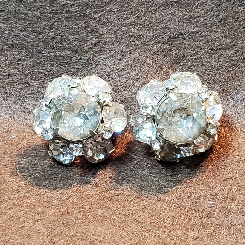 Kramer Of New York Vintage Clip On Earrings Rhinestones Silvertone